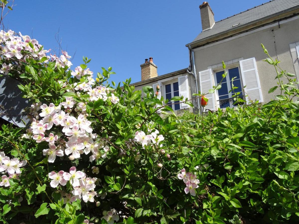 Bed and Breakfast L'Escalier Des Reves Saint-Sauveur-en-Puisaye Exterior foto